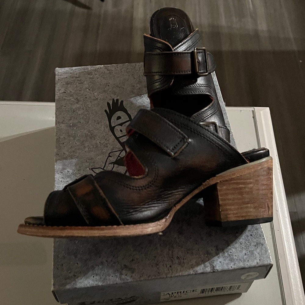 Freebird Women’s Dark Leather Sandal - Picture 5 of 9